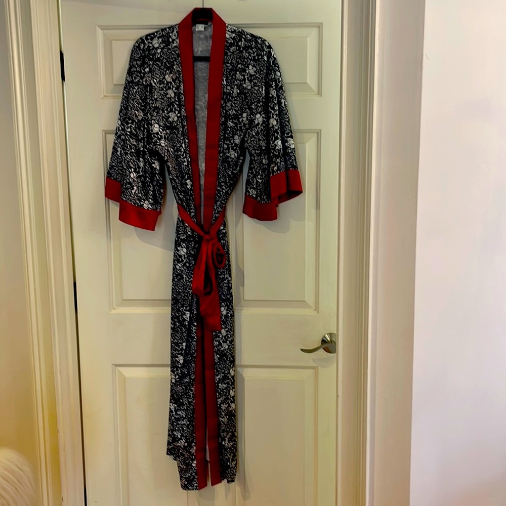 Kimono and slip gown by Venus.